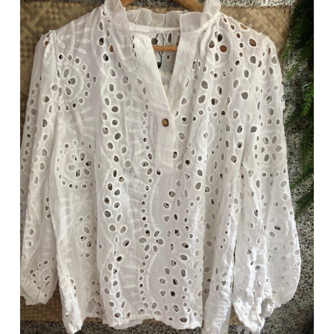 Blusa de broderie escote V