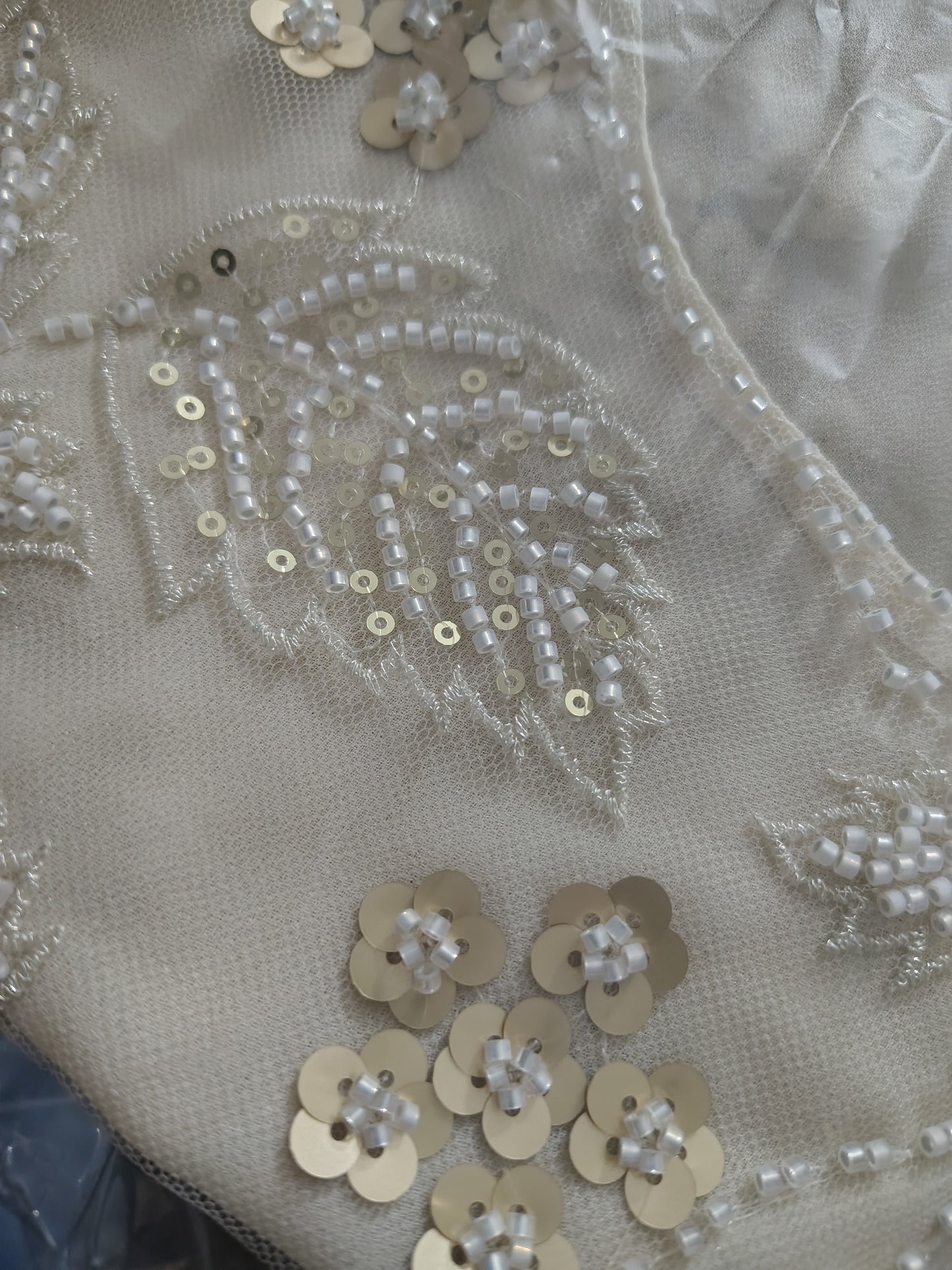 Blusa Bordada Con Lentejuelas Doradas SM