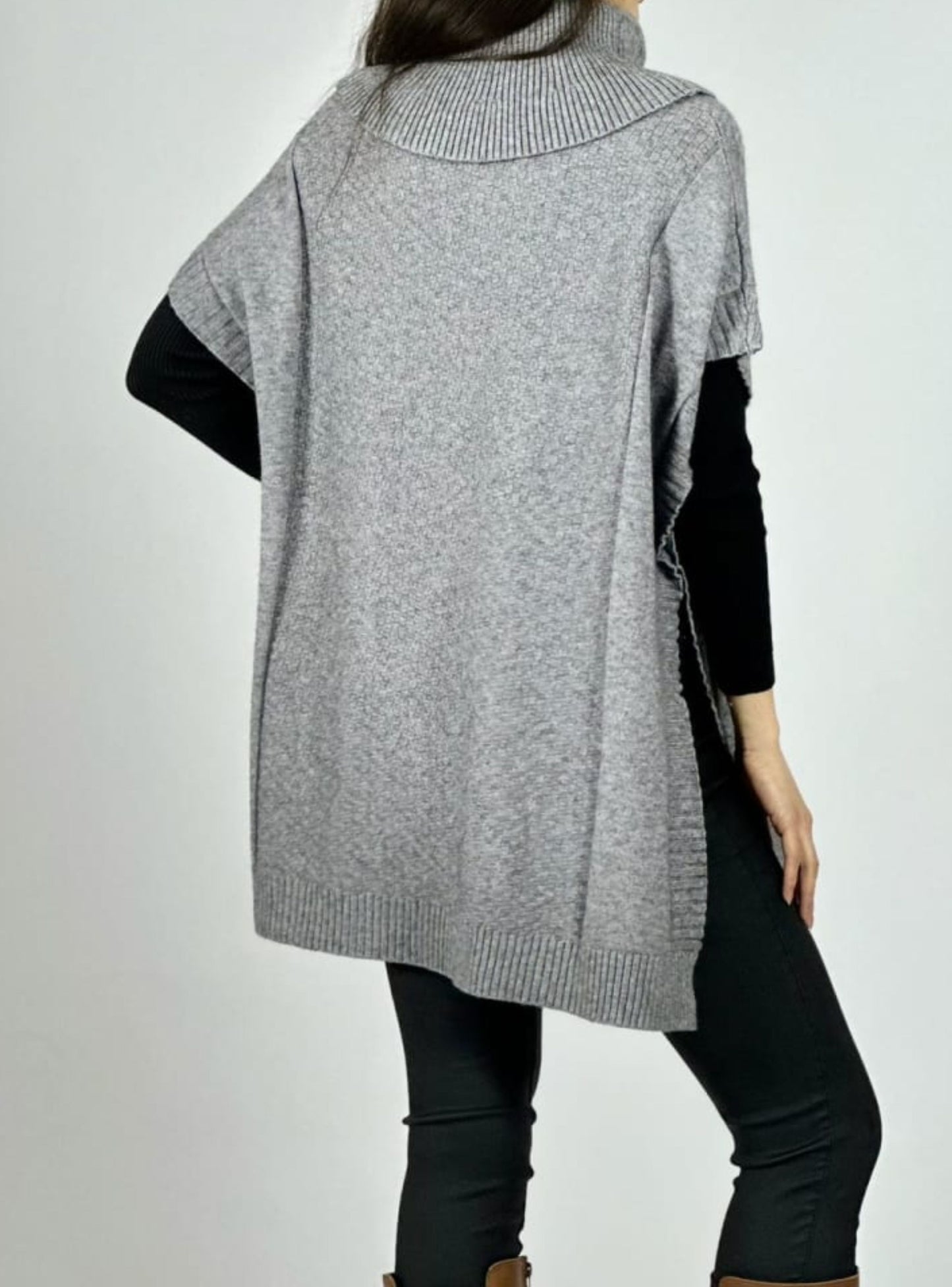 Poncho cuello tortuga
