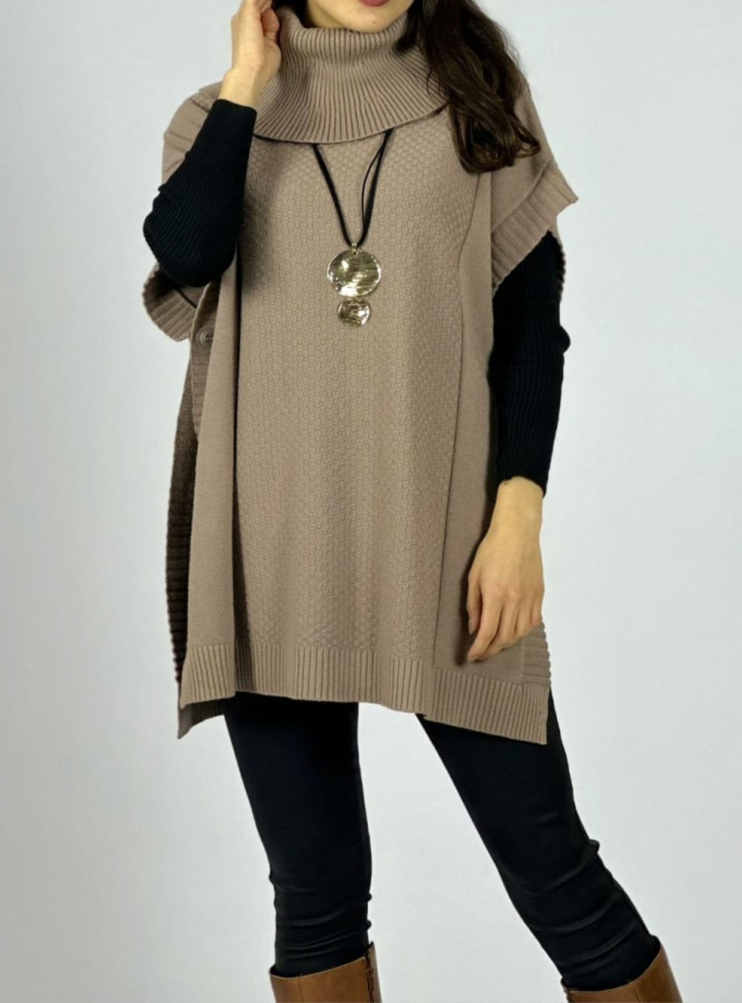 Poncho cuello tortuga