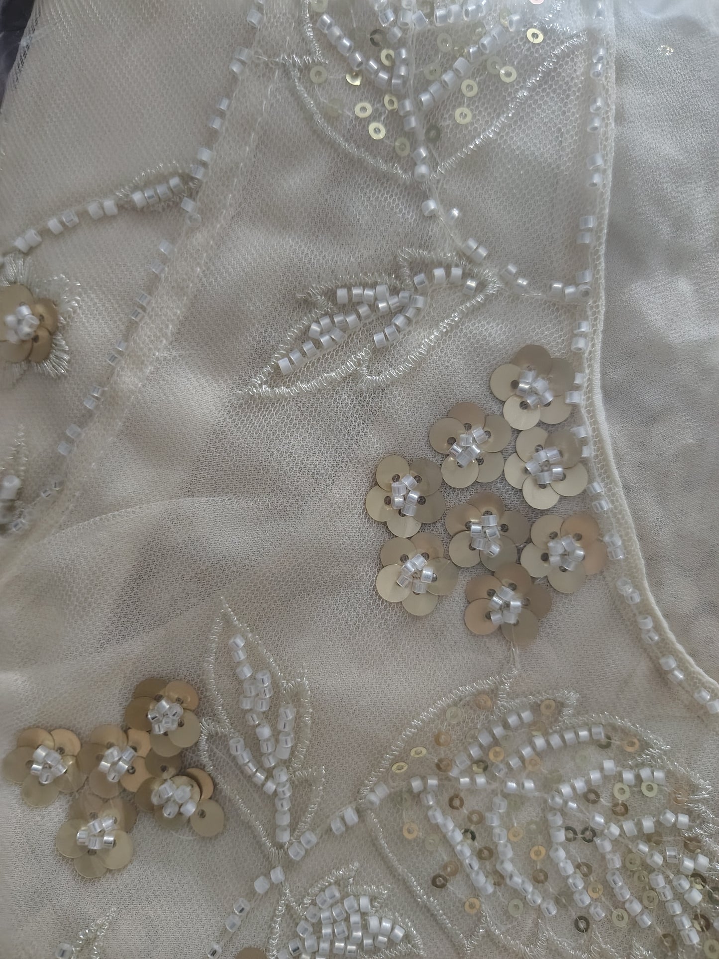 Blusa Bordada Con Lentejuelas Doradas SM