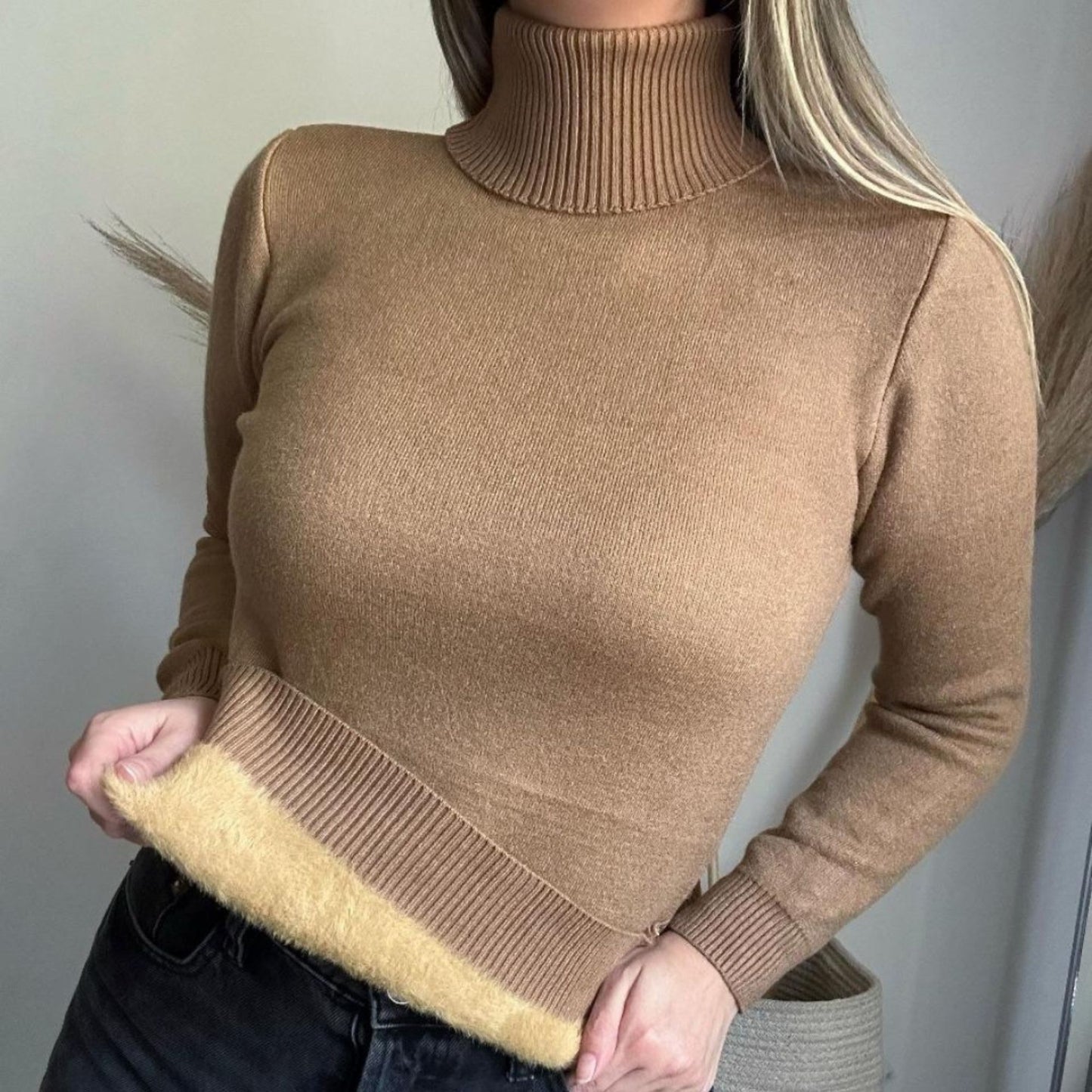 Sweater cuello alto forrado